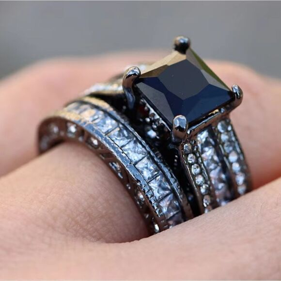 Men's / Women's Sapphire Rings surrounded by Clear White Baguette Diamonds 925 - Picture 2 of 4